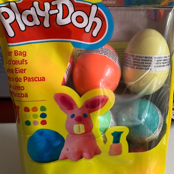 Play Doh 9 Eggs Filled with Playdoh Play Set New in Bag - Picture 1 of 4